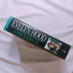 Omnibus - Evelyn Hood

 315391