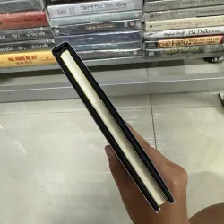 Người Tị Nạn - Viet Thanh Nguyen (Bìa cứng, ấn bản đặc biệt) 698267