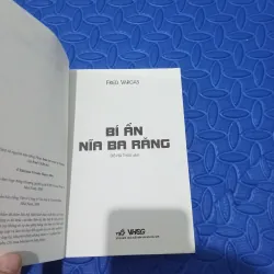 Bí ẩn nĩa ba răng 973718