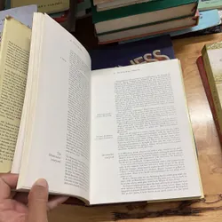 II English Book: WINE _ The Classic Guide To The World Of Wine - HUGH JOHNSON 691217