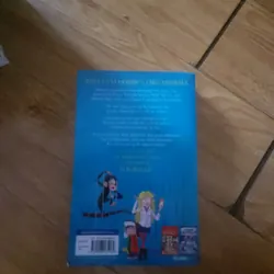 Animalcolm life as an animal is wild Giá 20k  604017