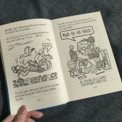 The Misadventures of Max Crumbly - Book 1: Locker Hero - Rachel Renee Russell 777873