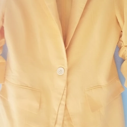 Áo vest vàng  mới 95% 497306