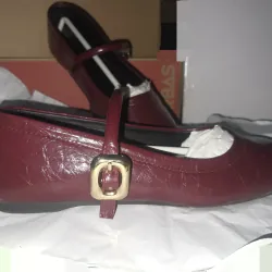 Giày bệt EROSSKA size 40 màu đỏ mận hot trend chính hãng fullbox 786000