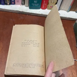 [Sách 8x] - II Truyện Ngắn Chọn Lọc: Vòng Hoa - PIRANĐELÔ - 1982 797578