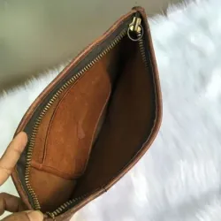 Túi loại cầm tay . COACH USA màu da bò 936341