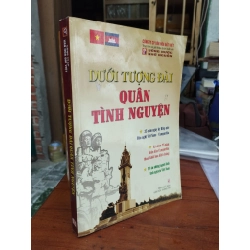 Dưới tượng đài quân tình nguyện