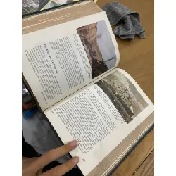 English Literature - Edward J. Gordon 553262