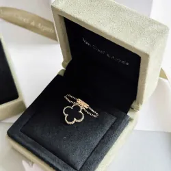 Dây chuyền nữ Van Cleef & Arpels hình cây bồ công anh màu đen 1024428