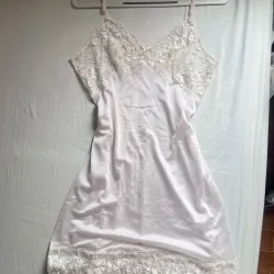 Váy ngủ lụa mỏng