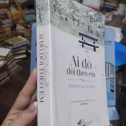 Sách: Ai đó dõi theo em - Juduth McNaught (A1) 721044