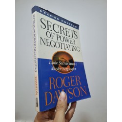 SECRETS OF POWER NEGOTIATING : Inside Secrets From A Master Negotiator - Roger Dawson