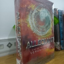 Allegiant by Veronica Roth 140975