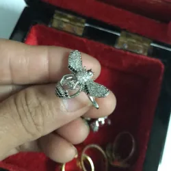 Nhẫn vừa bán vừa tặng 977319