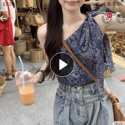 áo croptop hoa văn xanh dương vai lệch free sz