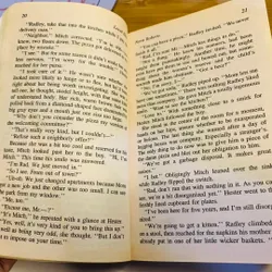 [Sách tiếng Anh 2hand] Like new 90% - 💜 Truly Madly Manhattan – Nora Roberts 598329