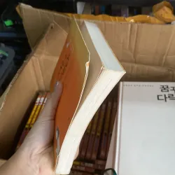 서른은 예쁘다" (Tuổi ba mươi thật đẹp) của tác giả 김신회 (Kim Shin-hoe) 759947