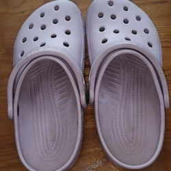 Dép Crocs tím pastel  447481