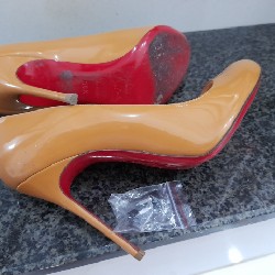 Giày đế đỏ Christian Louboutine (đã qua sử dụng) 9000