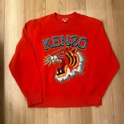 Áo sweater Kenzo thêu đầu hổ logo chữ lớn màu cam đỏ
