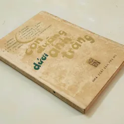 Tập truyện các nước Á - Phi: CON ĐƯỜNG DƯỚI ÁNH TRĂNG 708974