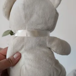 một chú gấu bông Teddy màu trắng ngà.
Hàng 2hand 996596