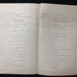 Chuyện làng văn Việt Nam và Thế giới (trọn bộ 2 tập)  1032477