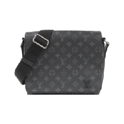 Túi đeo vai Louis Vuitton Monogram Eclipse District PM M45272