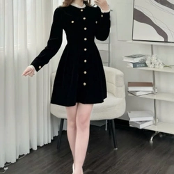 Váy nhung đen cổ bèo size M 103186