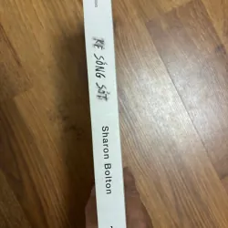 Combo Sharon Bolton - Kẻ sống sót, Vòng hoa cúc 797754