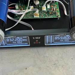 Bộ thu micro không dây Shure BLXC 9 mất nắp trên còn nguồn ( Tù mù ) 604671