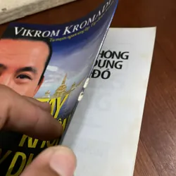 II Sách Doanh Nhân: Tay Không Gây Dựng Cơ Đồ - VIKROM KROMADIT - 2011 575046