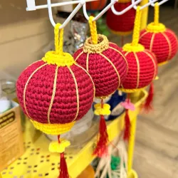 Đèn lồng mini làm bằng len trang trí cho không gian ngày Tết, móc chìa khóa đèn lồng len 762724