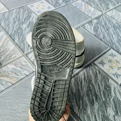 Giày NiKe chuẩn Aut, size 37,5 598015
