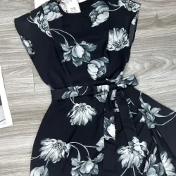 Trang phục công sở vest nữ tay dài màu xám kẻ sọc nhạt 715976