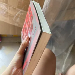 Sau cánh cửa đóng 574524