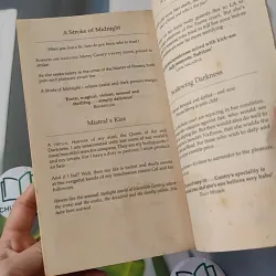 [MIỄN PHÍ BỌC SÁCH] A Shiver of Light - Laurell K. Hamilton 1027193