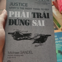 Sách Phải trái đúng sai - Michael Sandel còn mới