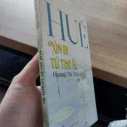 Tác phẩm "Huế, xin đi từ thơ ấu" của nhà báo Hoàng Thị Thọ 997417