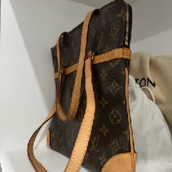 Túi Louis Vuitton chính hãng second hand mua tại store bên Pháp 48113