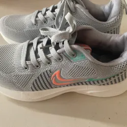 Giày thể thao nữ : Mới - chưa từng  mang ra ngoài - nhẹ  màu xám size 37 720351