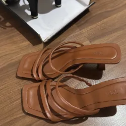 Sandal zara size 35 cao 5cm 752422