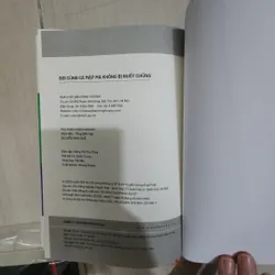 Sách Bơi cùng cá mập mà không bị nuốt chửng mới 90% 522676