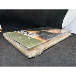 Nhạc sĩ Xuân Hồng, bìa cứng. Mới 90 % SBM2807 912028