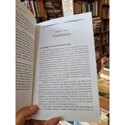 PSYCHOTHERAPHY EAST AND WEST : A Unifying Paradigm - Swami Ajaya, PhD 283065