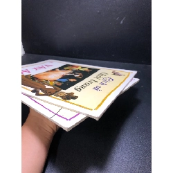 Combo lịch sử thời trang (váy áo + mũ và kiểu tóc) năm 2007 mới 70% bẩn bìa HCM1711 912752