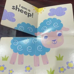 NGOẠI VĂN SÁCH TIẾNG ANH TRẺ EM : GUESS WHO? FARM - fold out book! Little beginners  1028116
