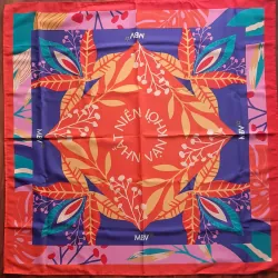 Khăn choàng MBV đi biển thổ cẩm nữ 1026781