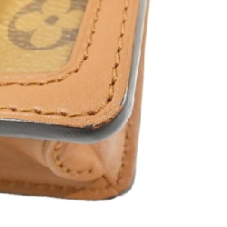 Túi đeo hông Louis Vuitton Monogram Dauphine BB M68621 609464