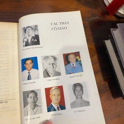 TỪ VƯỜN ƯƠM ẤY... TRƯỜNG TRUNG HỌC LHASNG CHIẾN CHU VĂN AN (XB 1998) 484601